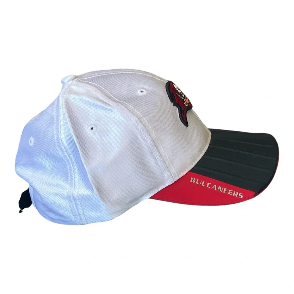 Reebok NFL Tampa Bay Buccaneers Cap. One Size Fits All.